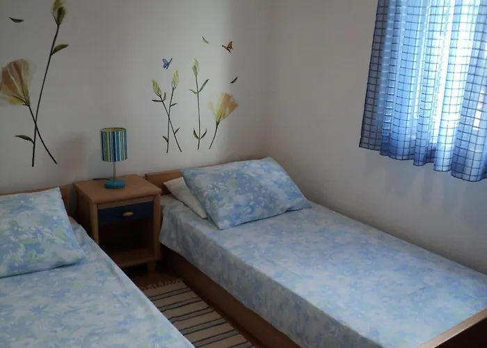 With A Parking Space Okrug Gornji, Ciovo - 13562 *